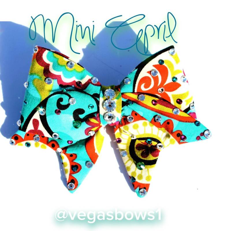 Mini April Auf Clip von VegasBows1