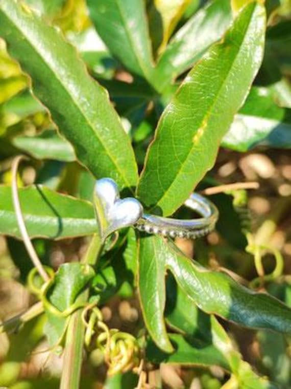 Großer Herz Ring Mit Einer Glatten Und Kugelschiene, 925 Silber, Handgefertigtes Unikat, Valentinstag, Veij By Solveig Linke von Veij