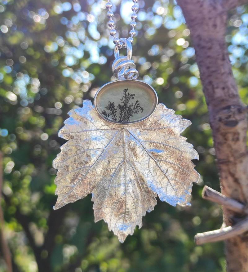 Großer Weinblatt Anhänger Mit Dendriten Achat von Veij