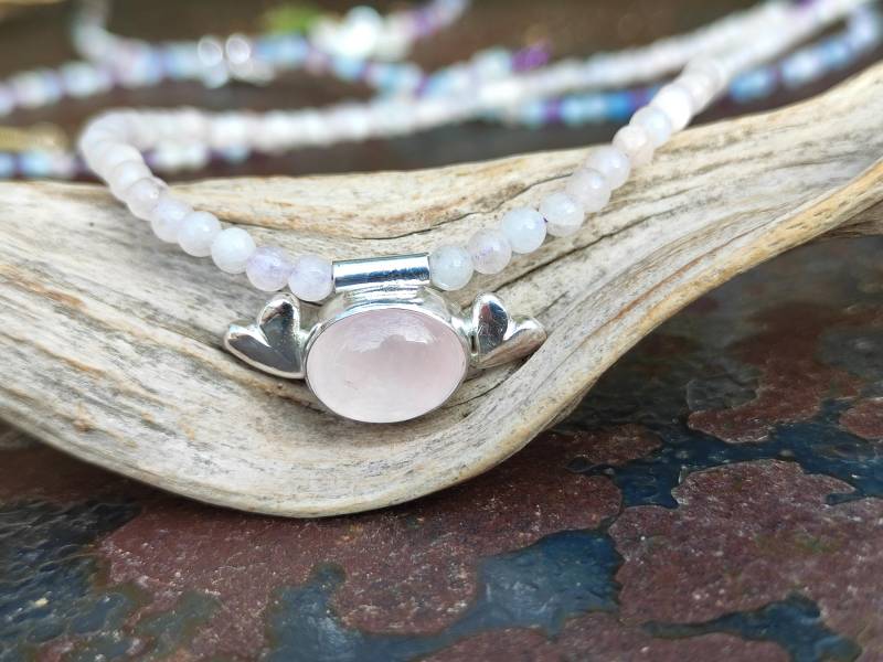 Herzanhänger Mit Rosenquarz An Einer Rosa Farbenen Morganit Kette/Unikat von Veij