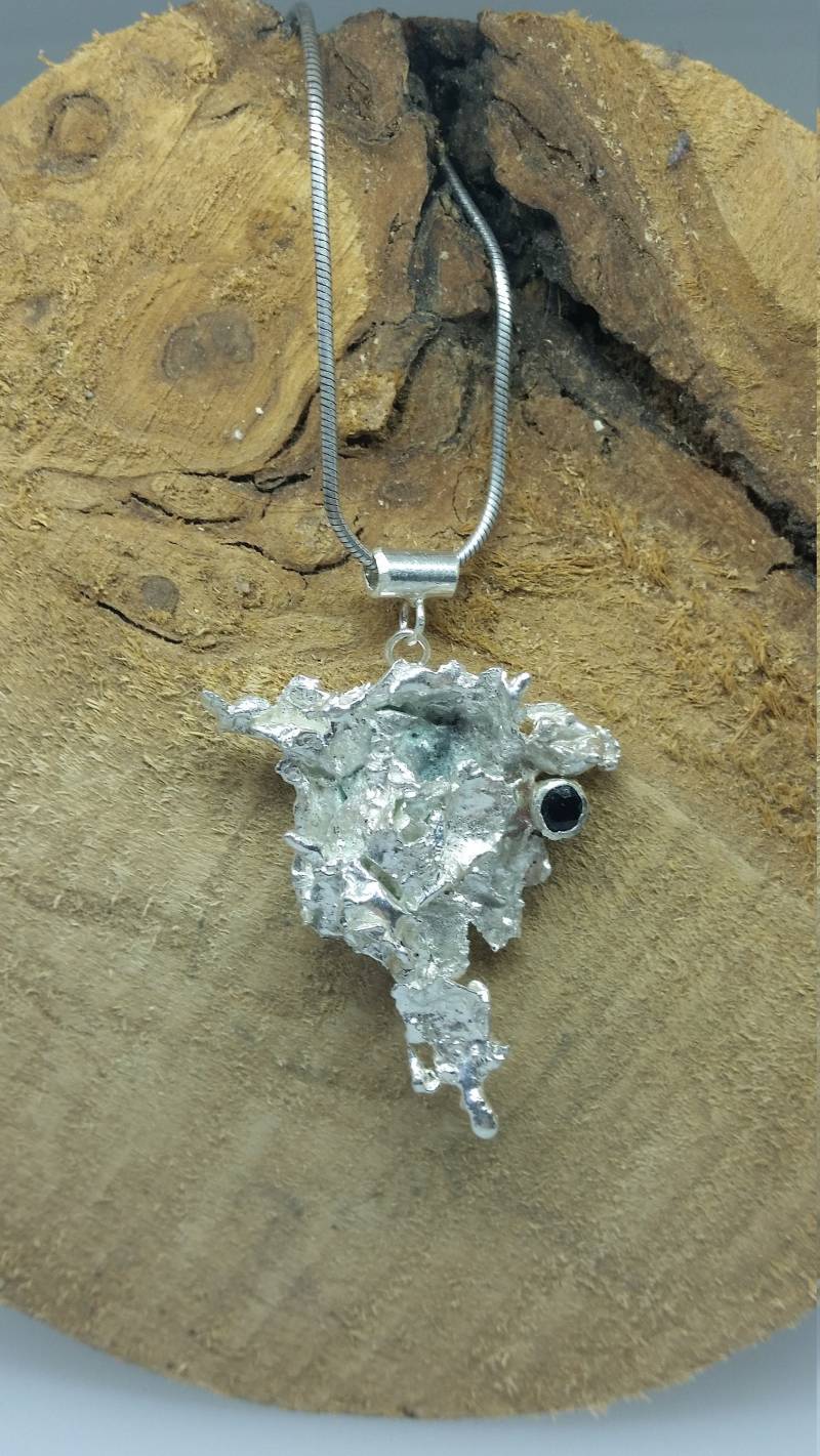 Silber Verschmelzung Anhänger Mit Saphir Silber Verschmelzung Anhänger Mit Saphir von VeinOfSilver