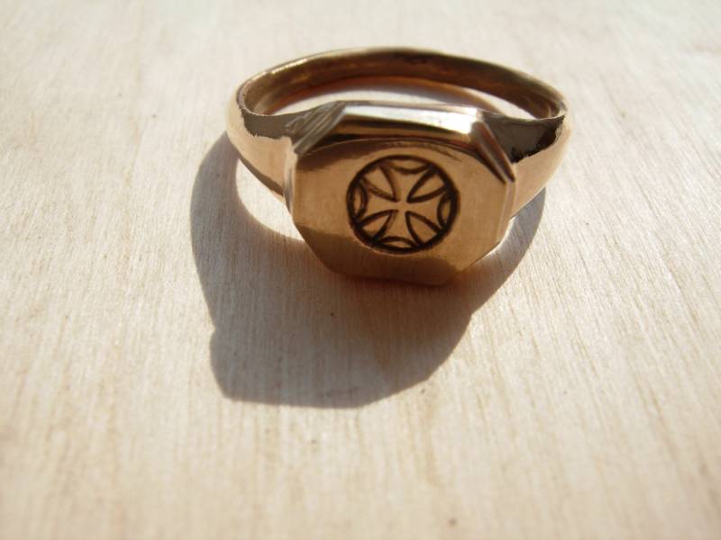 Handgestempelte Bronze Templer Siegelring Mittelalterliches Kreuz Handgestempelte Bronze Templer Siegelring Mittelalterliches Kreuz von VeinaCrafts