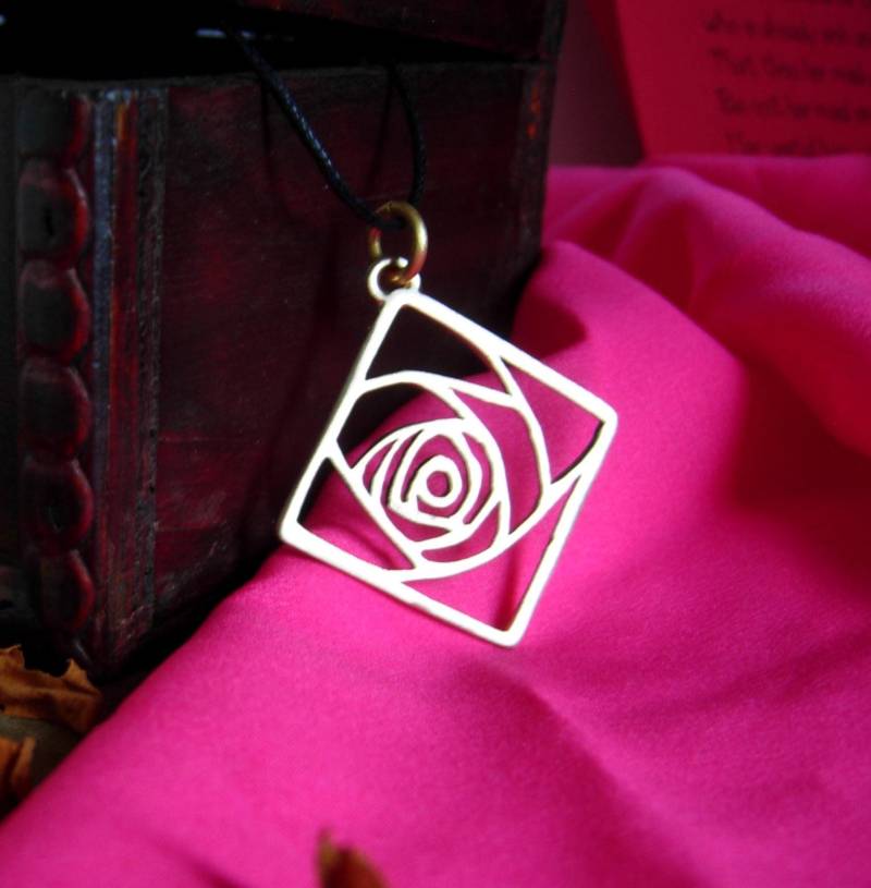 Jugendstil Rosen Anhänger Halskette Messing Im Art Deco Stil Jugendstil Rosen Anhänger Halskette Messing Im Art Deco Stil von VeinaCrafts