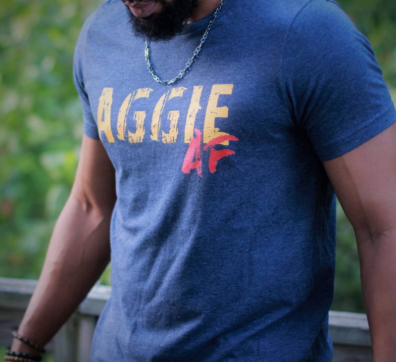 Gold Aggie Af Kurzärmeliges Unisex T-Shirt Gold Aggie Af Kurzärmeliges Unisex T-Shirt von Vellature