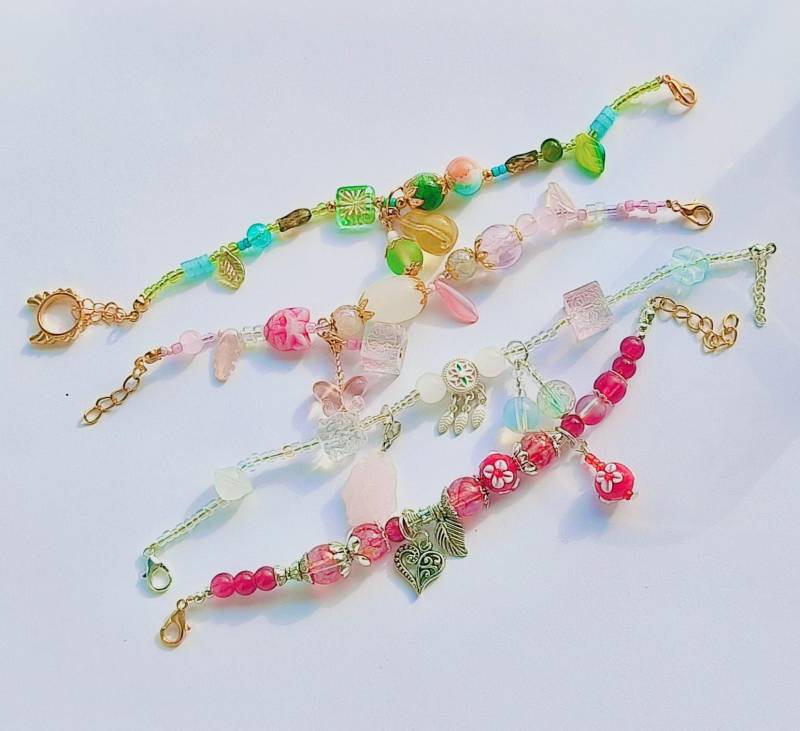 Mystery Set - 3 To 4 Handmade Bracelets Blind Box Unique Styles & Custom Colors von Velomea