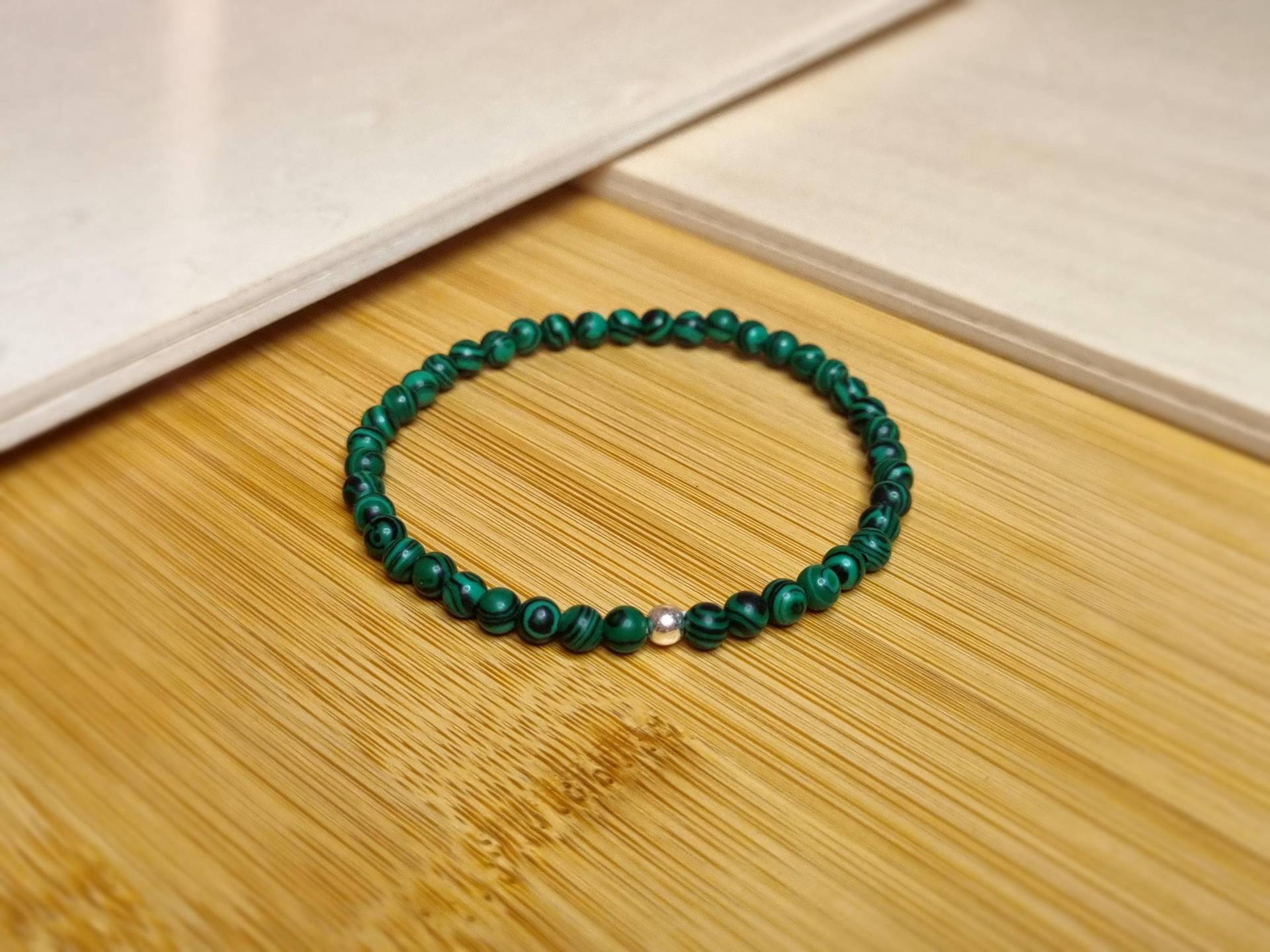 Malachit Armband 4mm Grün Edelstein Perlen Mit Edelstahlperle - Kristall Hochwertiger Schmuck Geschenk Filigran von VeloraBoutique