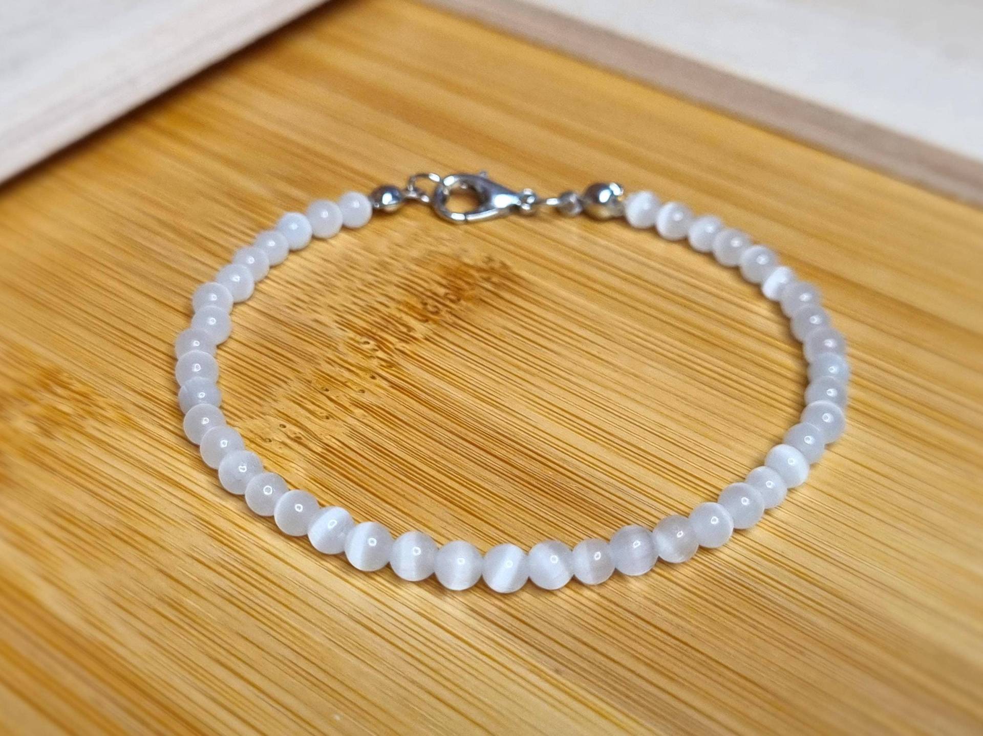 Natürliche Mondstein Perlen Armband 4mm Edelstein Mit Karabinerverschluss- Weißer Kristall - Geschenk Für Sie, Ihn von VeloraBoutique