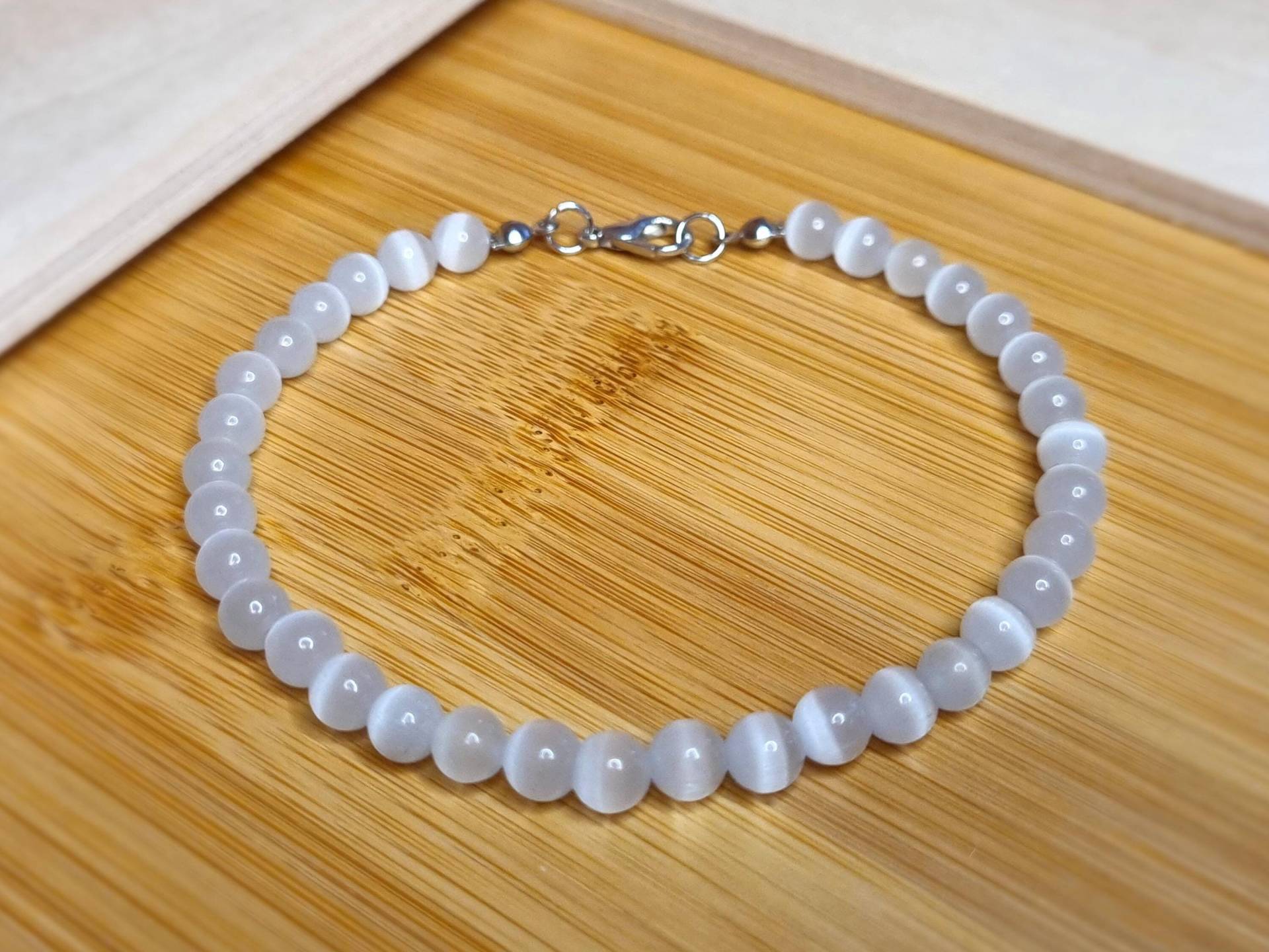 Natürliche Mondstein Perlen Armband 6mm Edelstein Mit Karabinerverschluss- Weißer Kristall - Geschenk Für Sie, Ihn von VeloraBoutique