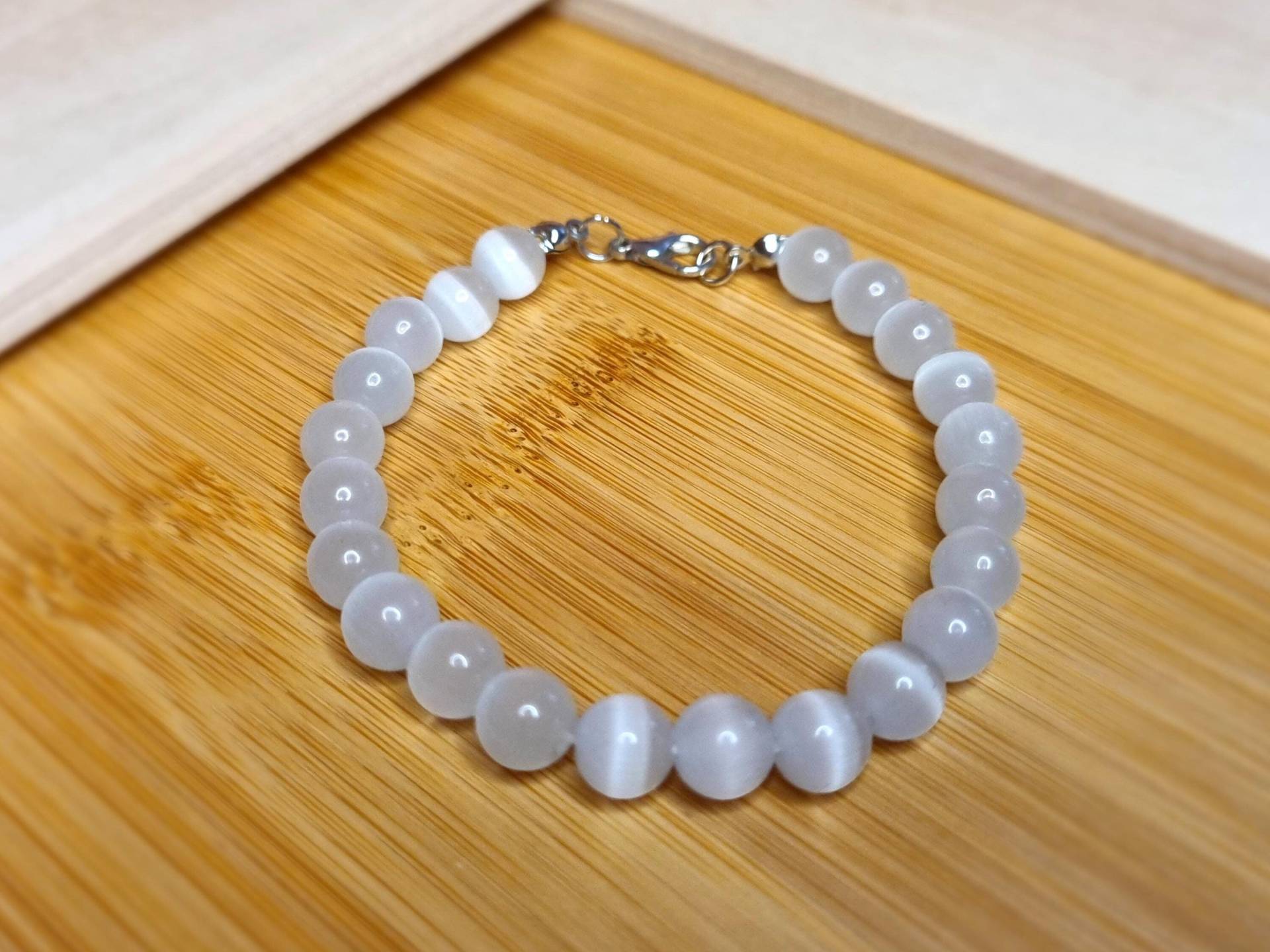 Natürliche Mondstein Perlen Armband 8mm Edelstein Mit Karabinerverschluss- Weißer Kristall - Geschenk Für Sie, Ihn von VeloraBoutique