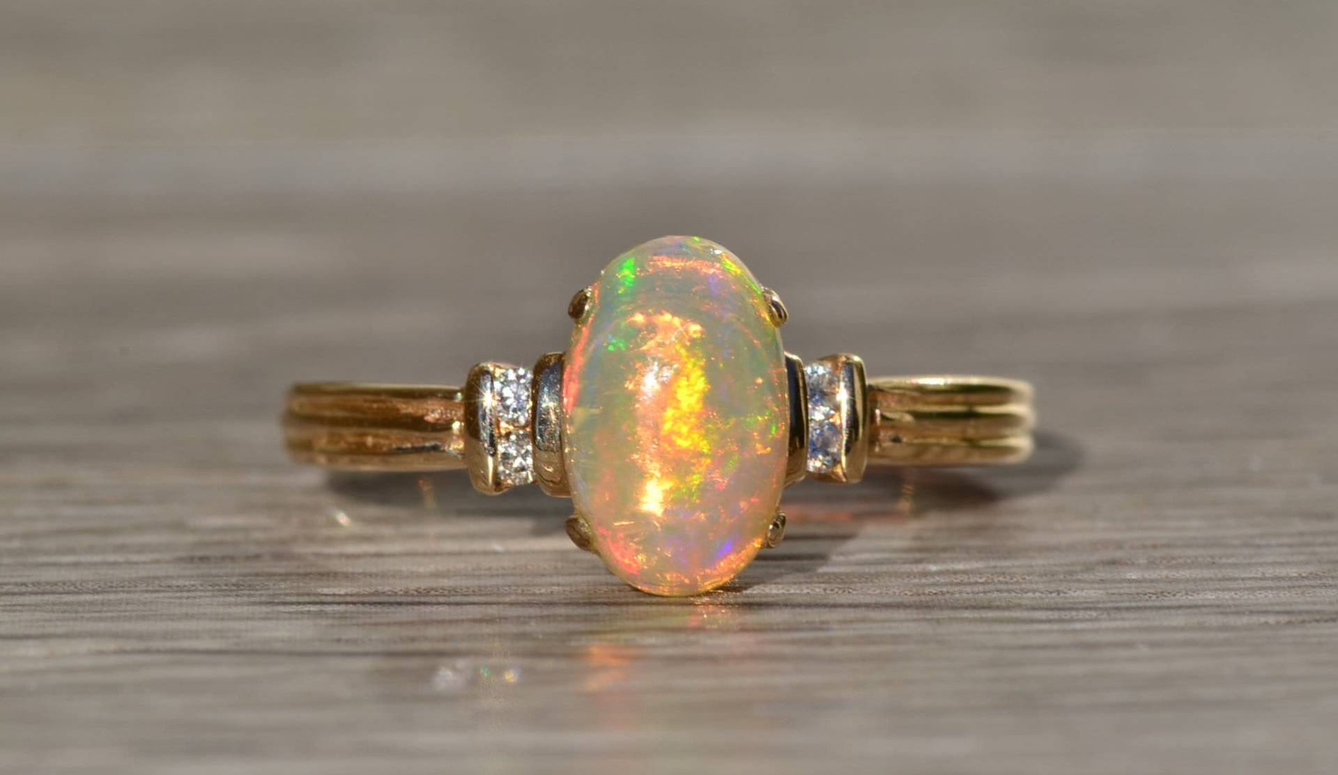 Damen Vintage 14K Gold Ring Set Mit 1.25 Ct Opal Und Diamanten von VelvetBoxSociety