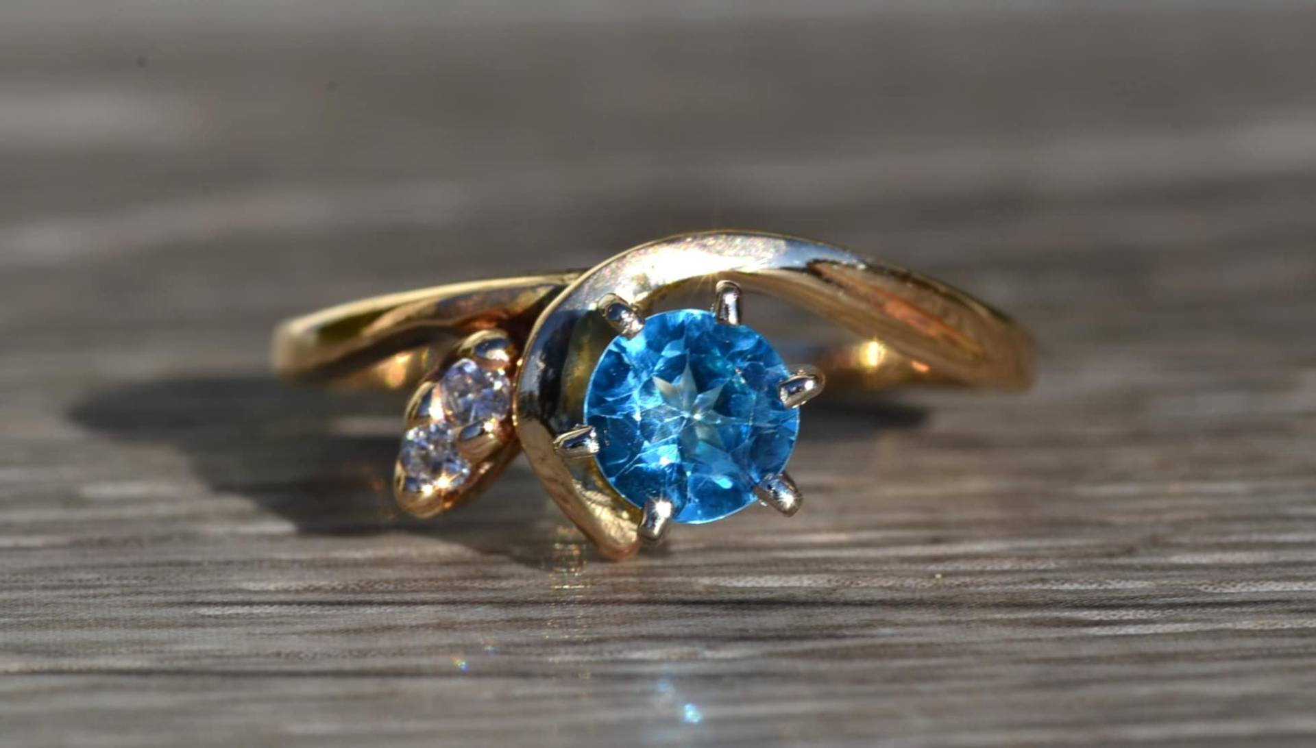 Damen Vintage Topas Und Diamant Ring Aus 14K Gelbgold von VelvetBoxSociety
