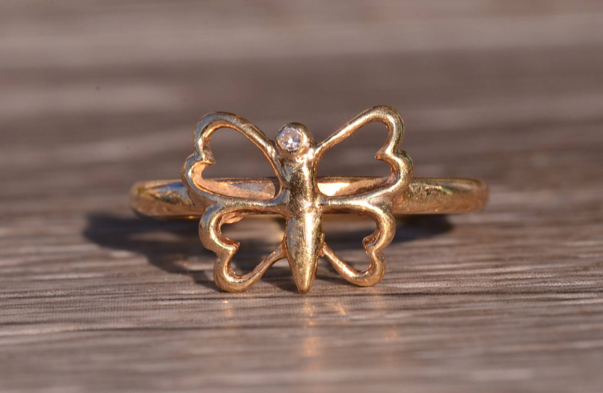 Schmetterling Ring Mit Diamant in Gelbgold von VelvetBoxSociety