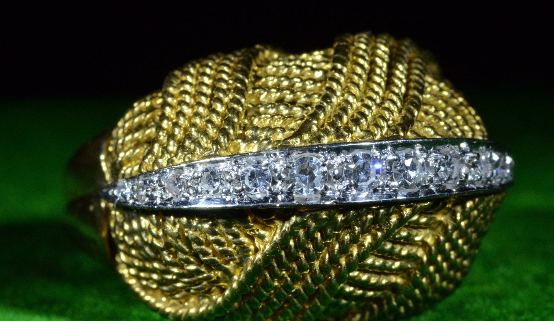 Signierter Mid Century Modern Cocktail Ring Mit Diamanten Besetzt von VelvetBoxSociety