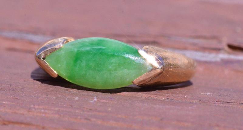 Vintage Jadeit Navette Ring Von Ost Nach West von VelvetBoxSociety
