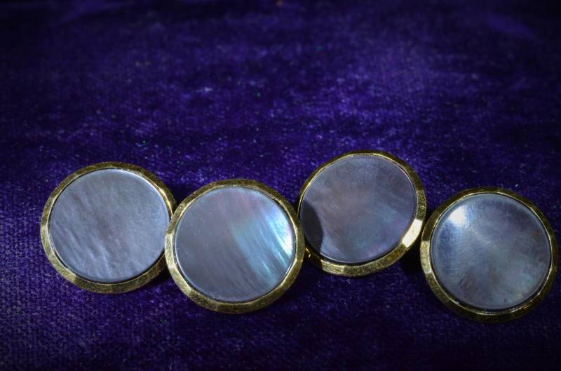 Vintage Perlmutt Manschettenknöpfe in Gelbgold von VelvetBoxSociety
