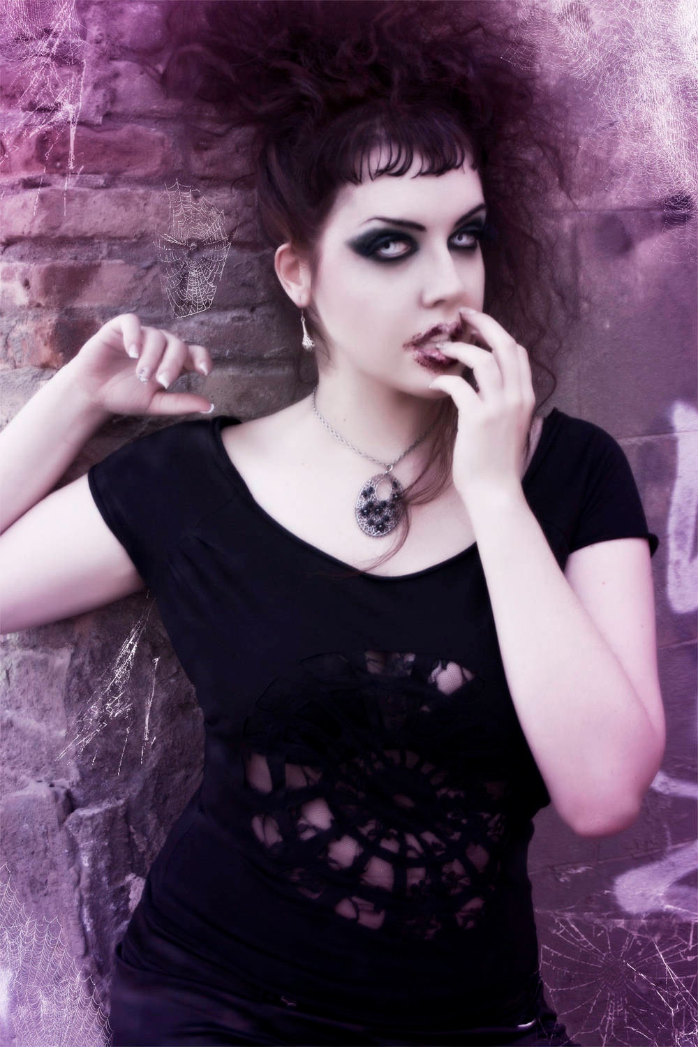 Gothic Schwarz-Boot-Ausschnitt Tailliertes T-Shirt "Spider Desire" Gothic Schwarz-Boot-Ausschnitt Tailliertes T-Shirt "Spider Desire" von VelvetDamita