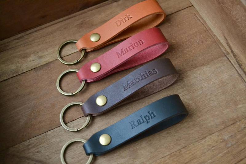 Leder Schlüsselanhänger Personalisiert | Lederschlüsselanhänger Wunschtext Wichtelgeschenk Bester Papa Weihnachtsgeschenk Mit Name von VelvetDesignBerlin