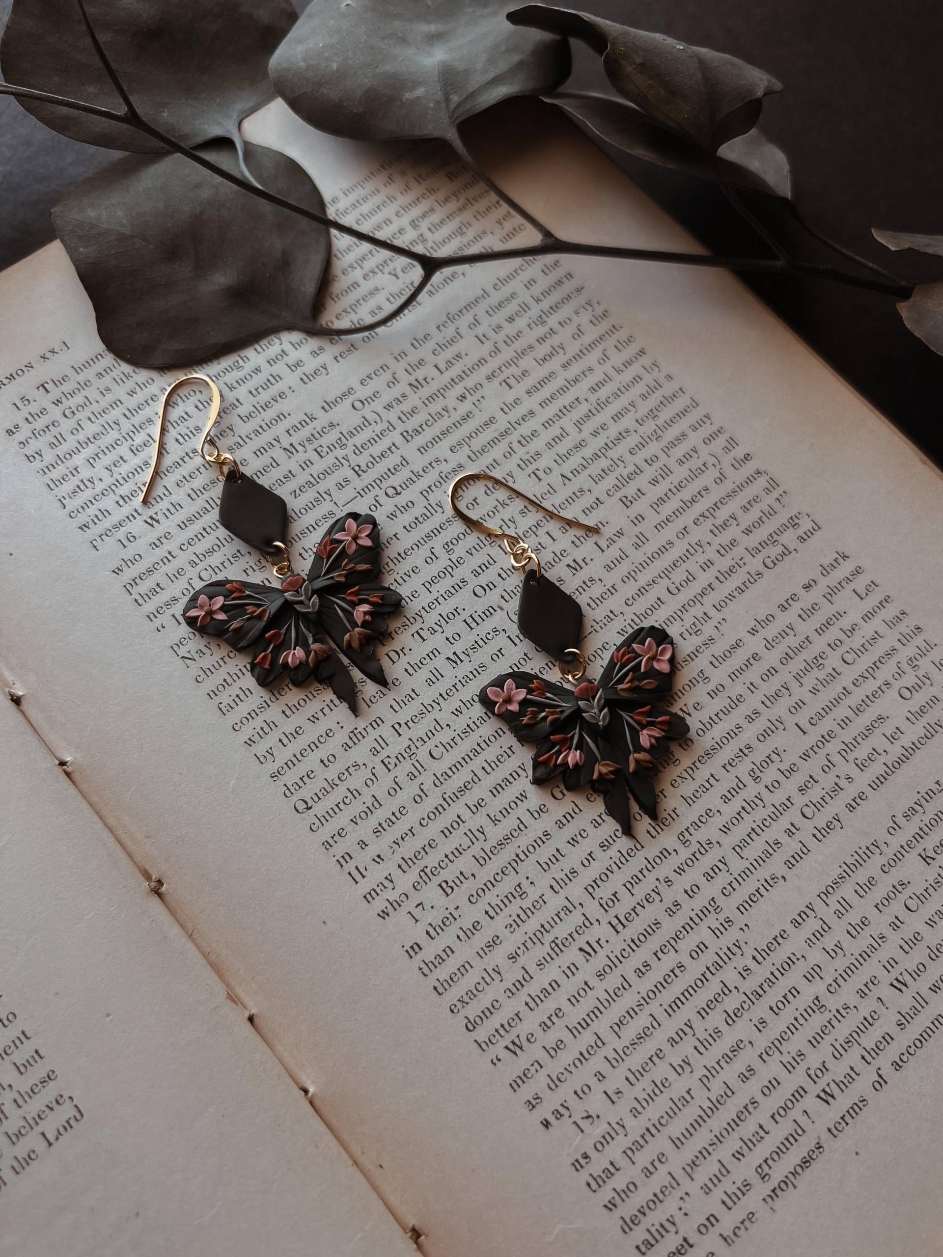 Schmetterling Ohrringe | Mini Folk Blume Schmetterlinge Nickelfrei Hypoallergen Polymer Clay Schmetterling Ohrringe | Mini Folk Blume Schmetterlinge Nickelfrei Hypoallergen Polymer Clay von VelvetOrangeDesigns