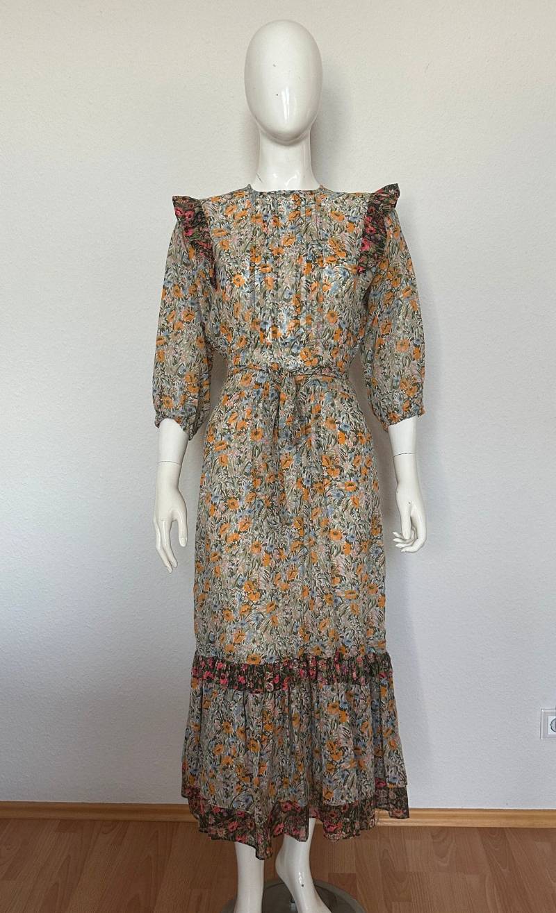 Langes Kleid Vintage Floral Leicht Von Dk-Moden Größe Xs von VelvetRevolverArt