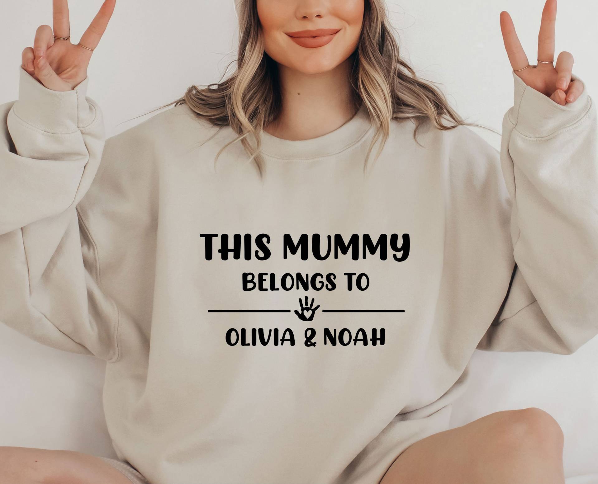 Diese Mumie Gehört, Mama Sweatshirt, Benutzerdefinierte Pullover, Geschenk, Neue Mutter Zu Sein, Geburtstag, Geschenke von VelvetStyleShop