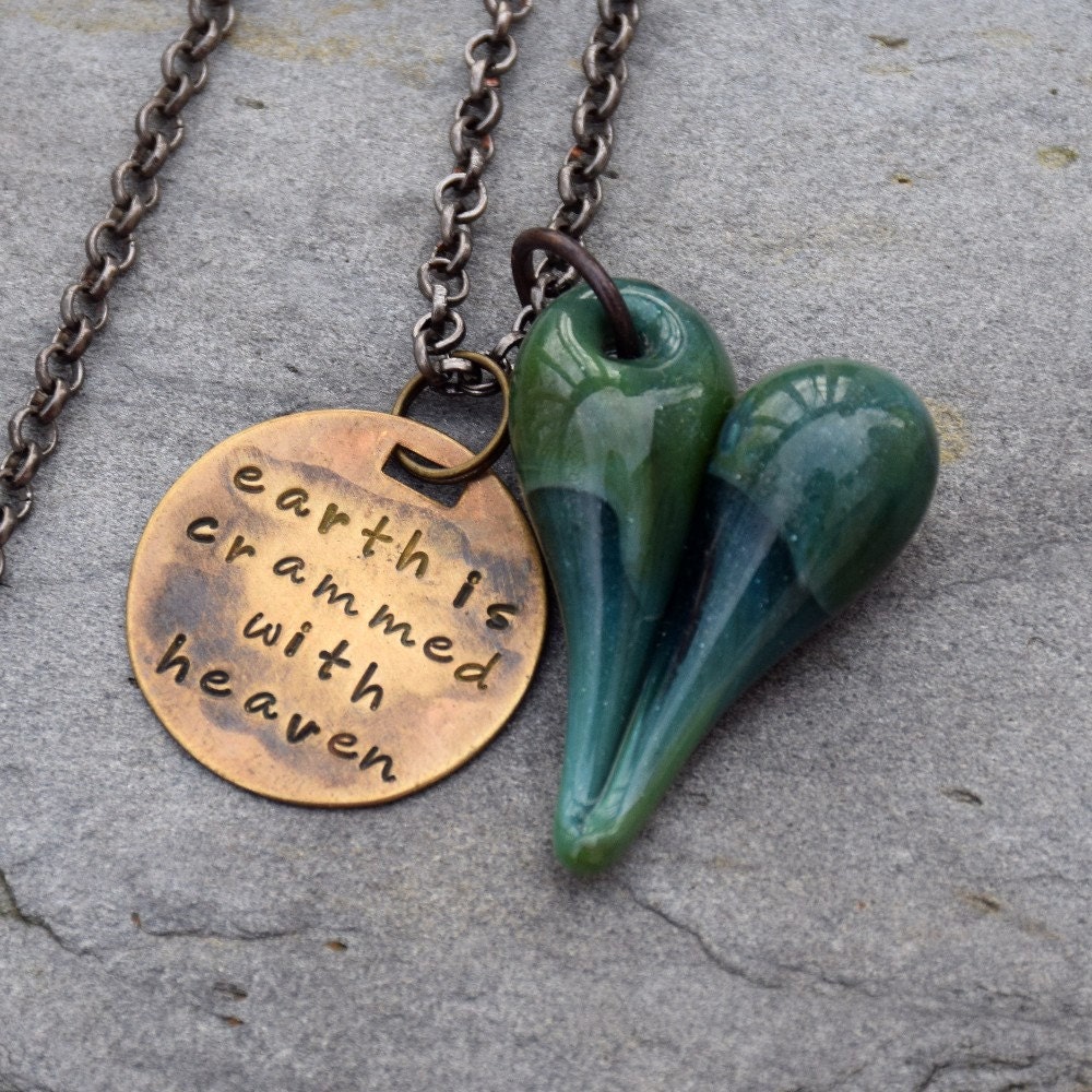 Glas Herz Anhänger Halskette Boro Lampwork Schmuck Handgestempelt Messing Tag Grün - Erde Ist Vollgestopft Mit Himmel Glas Herz Anhänger Halskette Boro Lampwork Schmuck Handgestempelt Messing Tag Grün - Erde Ist Vollgestopft Mit Himmel von Venbead