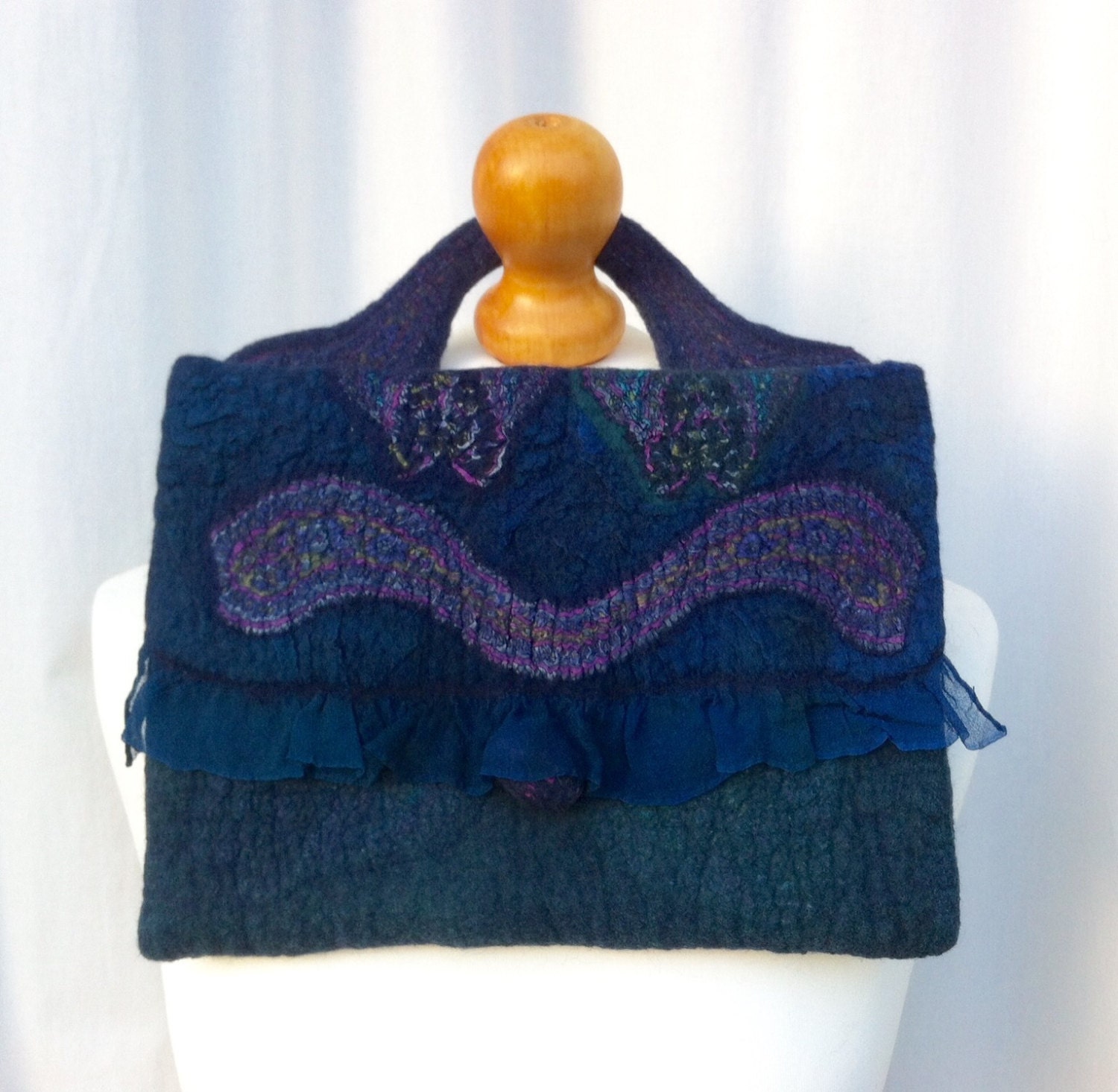 Handgefilzte Merino Wolle Und Seide Clutch Tasche Blau Grün Mix von VendaFelt