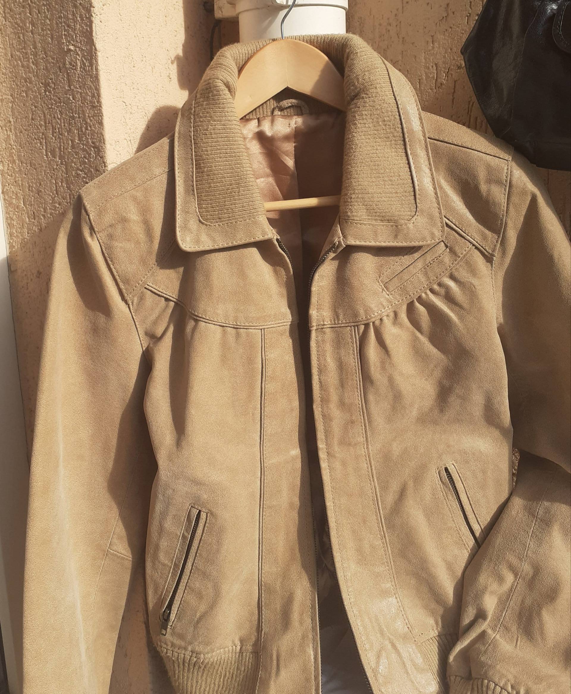 Damen Beige Lederjacke, Bomber, Strickkragen, Größe L von VeniTreasures