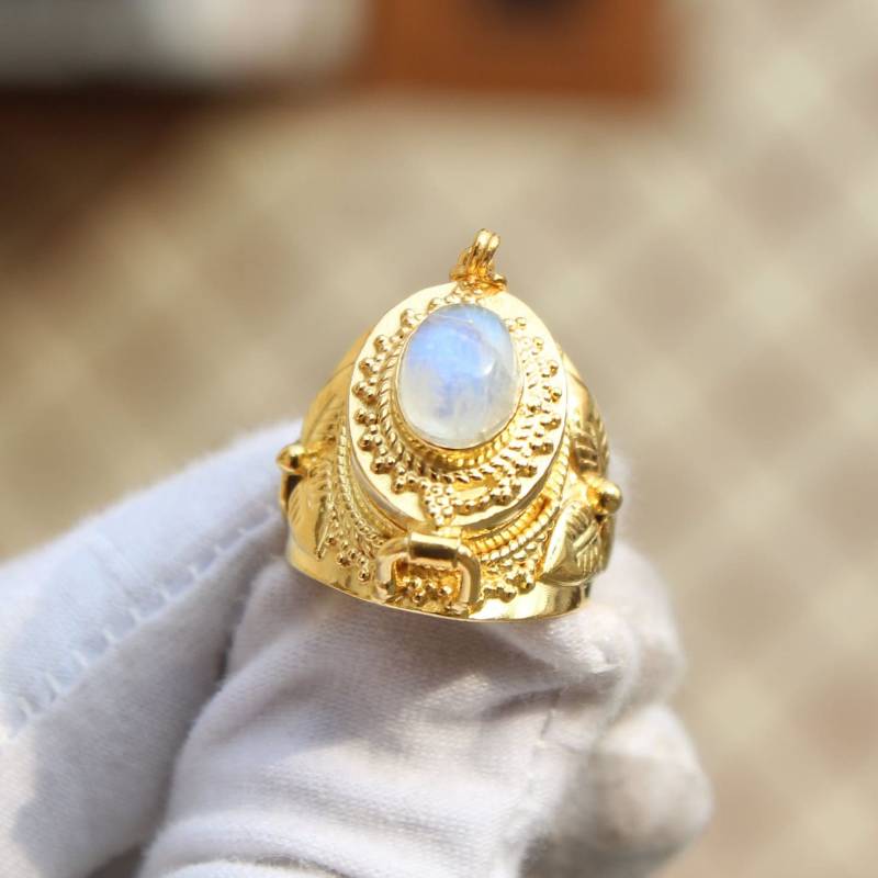 Designer Oval Form Vergoldet Ring Mit Natürlichen Mondstein Edelstein Für Frauen Und Mädchen, Comaprtment Geschenk Geheimen Raum von VenomJewellers