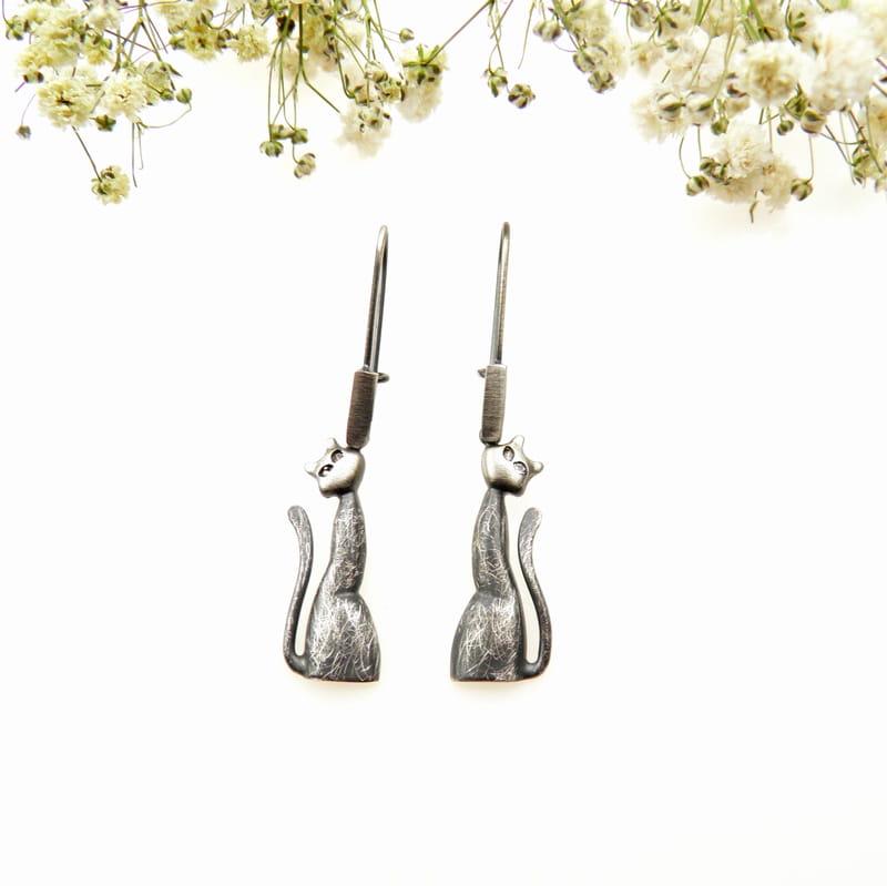Graue Katzen Mini - Silberohrringe von VenusGalleryArt