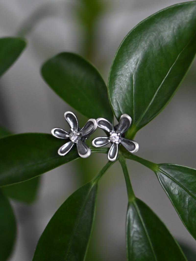 Ohrringe Aus Oxidiertem Silber - Subtell Auf Ohrsteckern von VenusGalleryArt