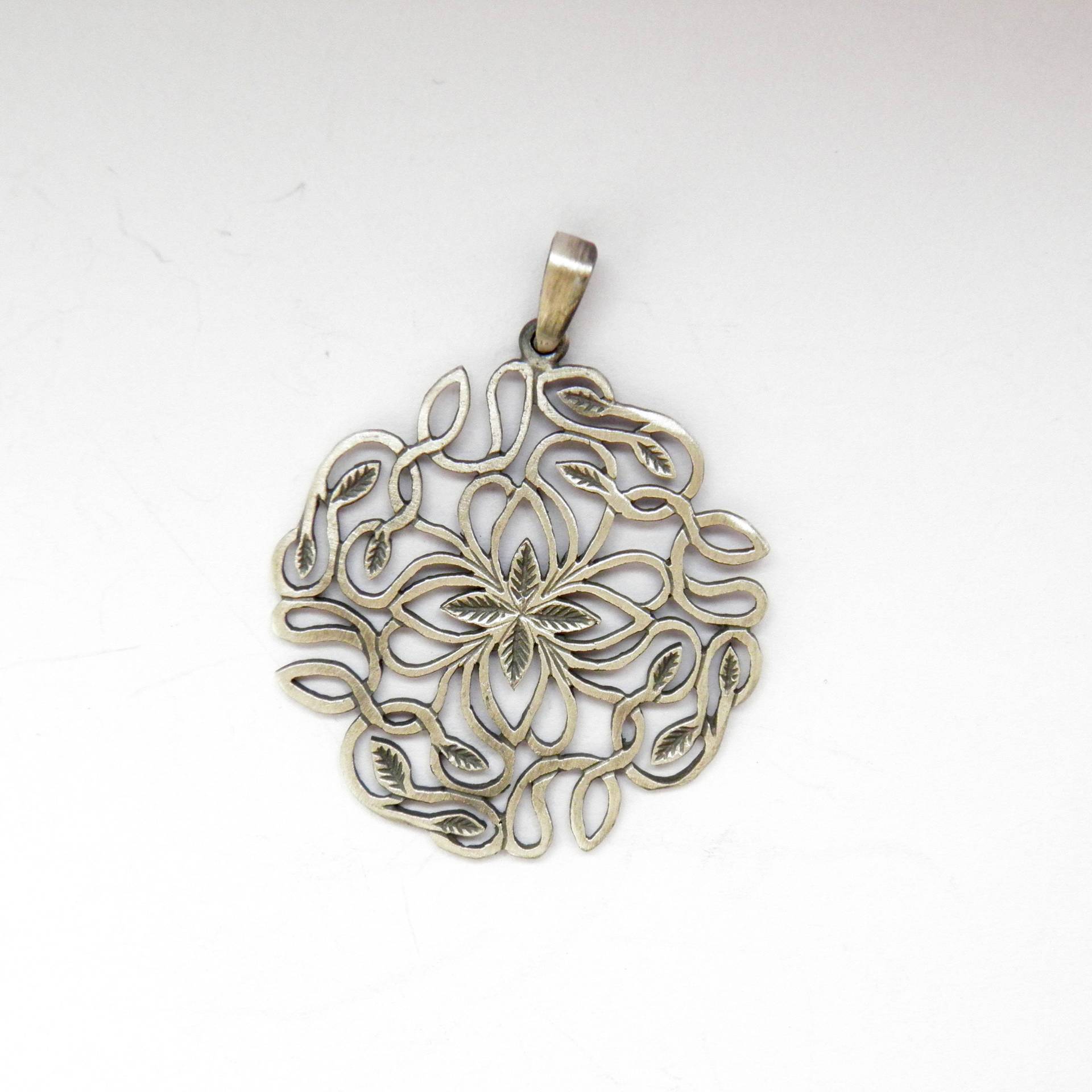 Silberanhänger - Kleiner Durchbrochener Anhänger #bezaubernder Aus Silber von VenusGalleryArt