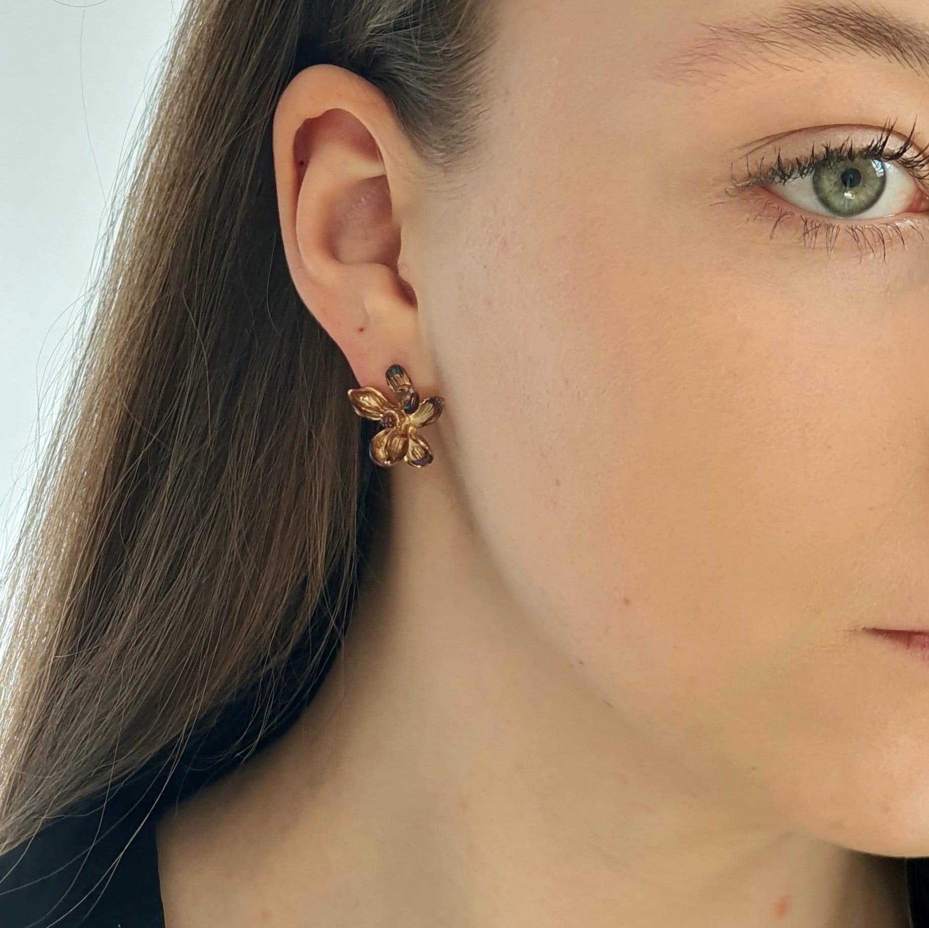 Silberohrringe - Braune Magnolien An Ohrsteckern von VenusGalleryArt