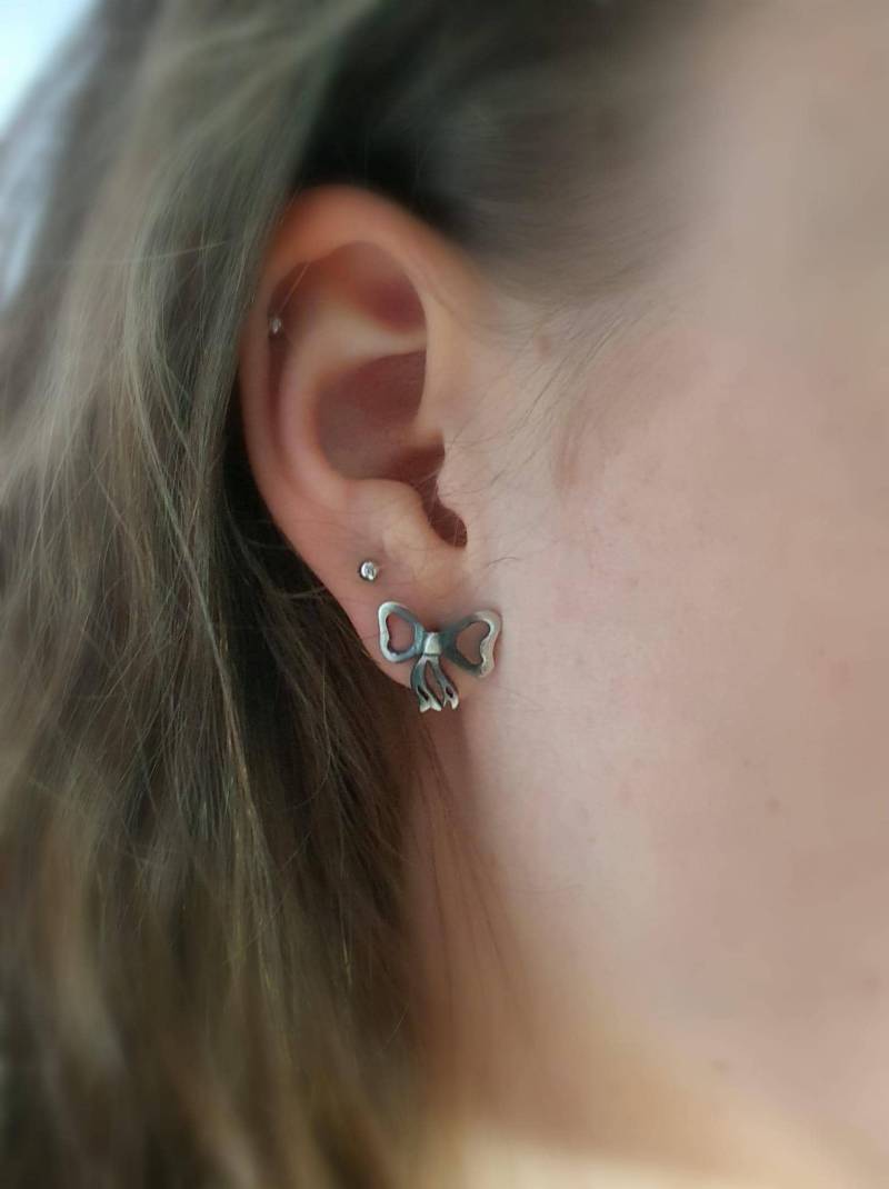 Silberohrringe - Graue Schleifen von VenusGalleryArt