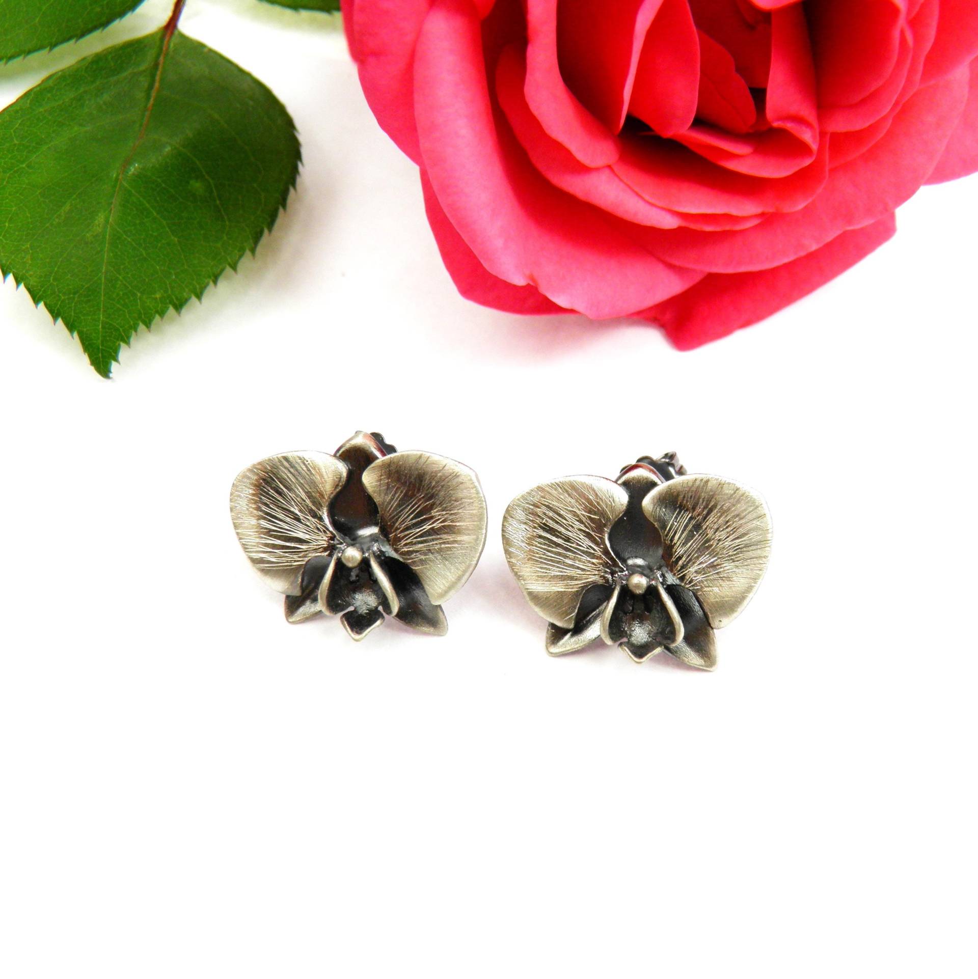 Silberohrringe - Schwarze Orchidee An Ohrsteckern von VenusGalleryArt