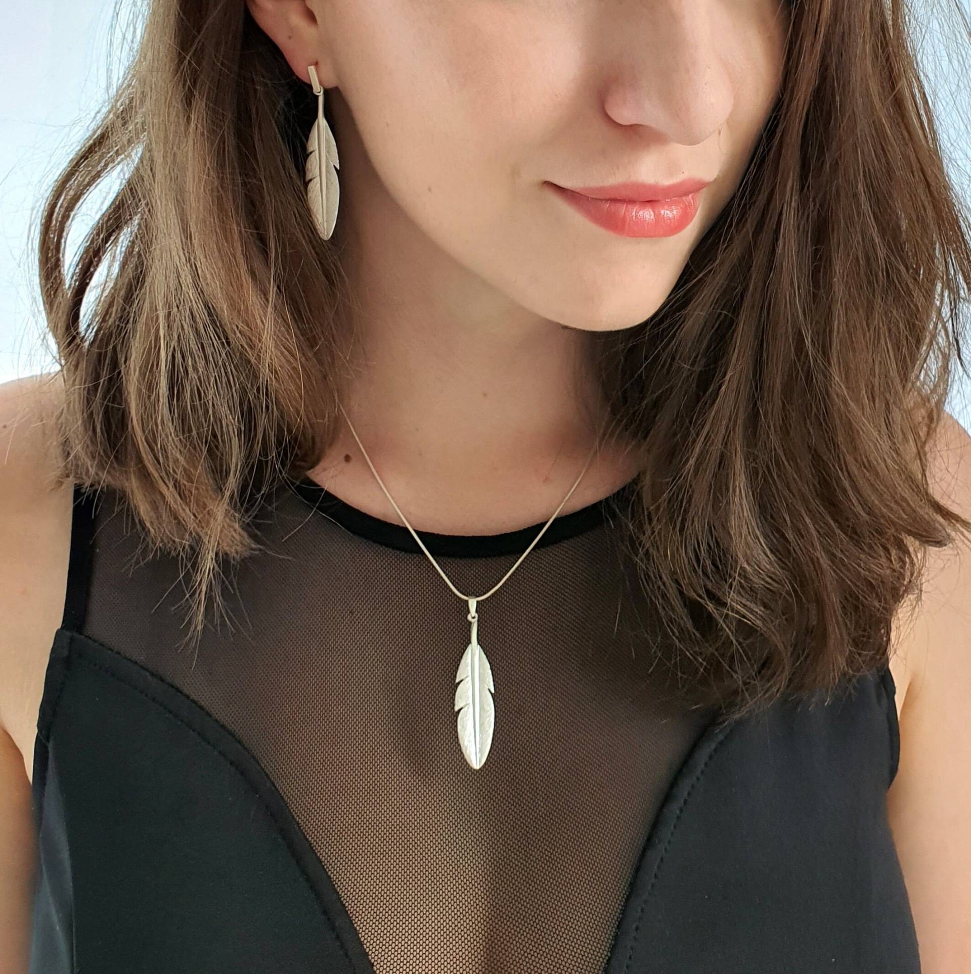 Silberohrringe - Weiße Federn von VenusGalleryArt