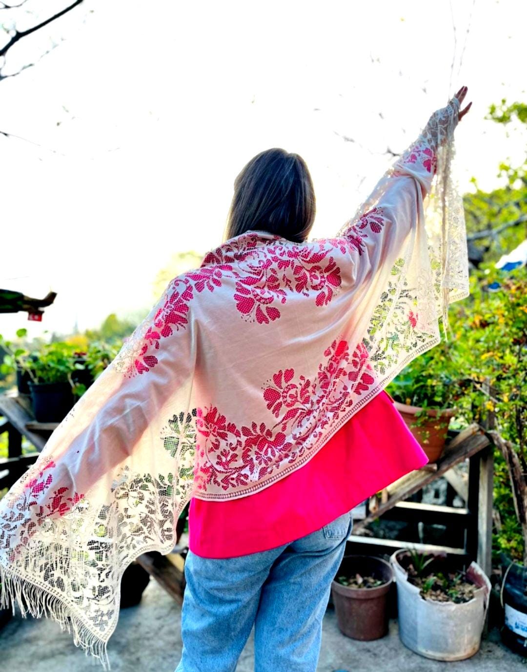 Florale Spitze Schal Wraps, Hochzeitsschal, Schal, Blumen Mather Es Tagesgeschenk, Fransen Frau Schals von VenusWoven