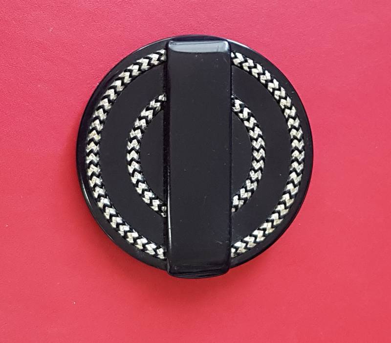 Vtg 30Er Jahre Art Deco Schwarz Polierte Bakelit Runde Harz Schnalle Mit Dekorativen Silbernen Zöpfen Inset Bordüren Vtg 30Er Jahre Art Deco Schwarz Polierte Bakelit Runde Harz Schnalle Mit Dekorativen Silbernen Zöpfen Inset Bordüren von VenustoVintage