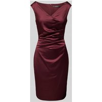 Vera Mont Knielanges Cocktailkleid mit Raffungen in Dunkelrot, Größe 42 Vera Mont Knielanges Cocktailkleid mit Raffungen in Dunkelrot, Größe 42 von Vera Mont