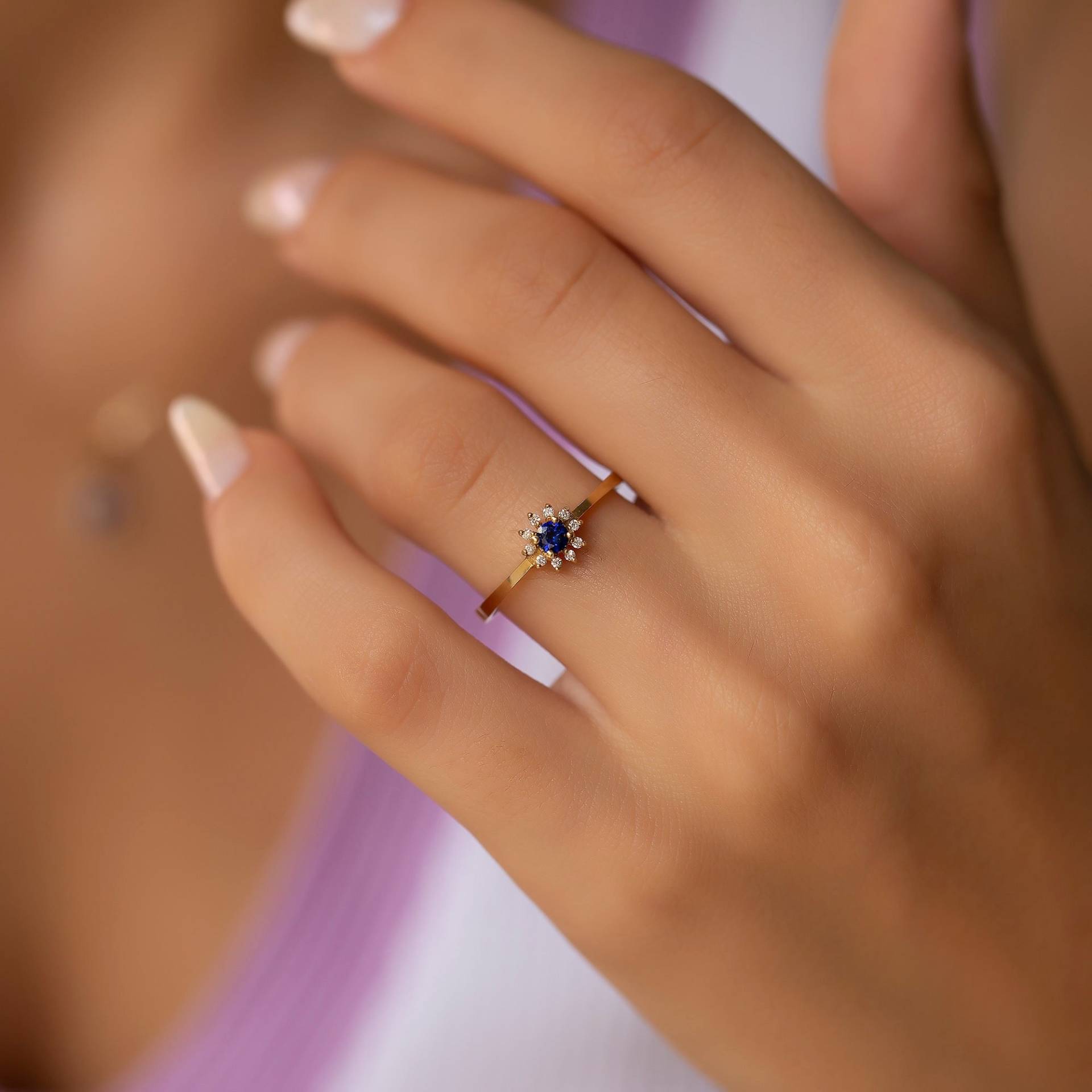 14K Gold Runde Saphir Ringe Mit Pave Diamant Für Frau/Zierliche Blume Blauer Geschenk Sie Muttertagsgeschenk von VeraByEden