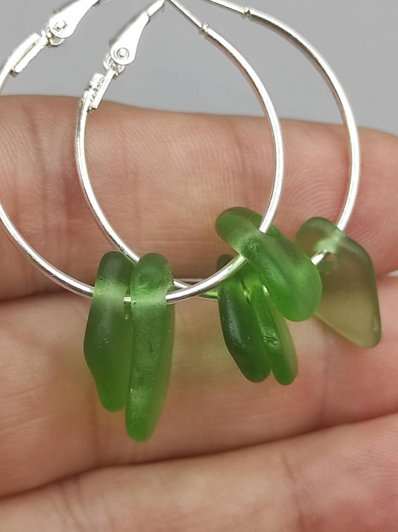 strandglas Creolen - Handgemachte Ohrringe Mit Echtem Meerglas Anhänger | Nachhaltiger Schmuck Geschenkidee Für Sie strandglas Creolen - Handgemachte Ohrringe Mit Echtem Meerglas Anhänger | Nachhaltiger Schmuck Geschenkidee Für Sie von VeraamMeer