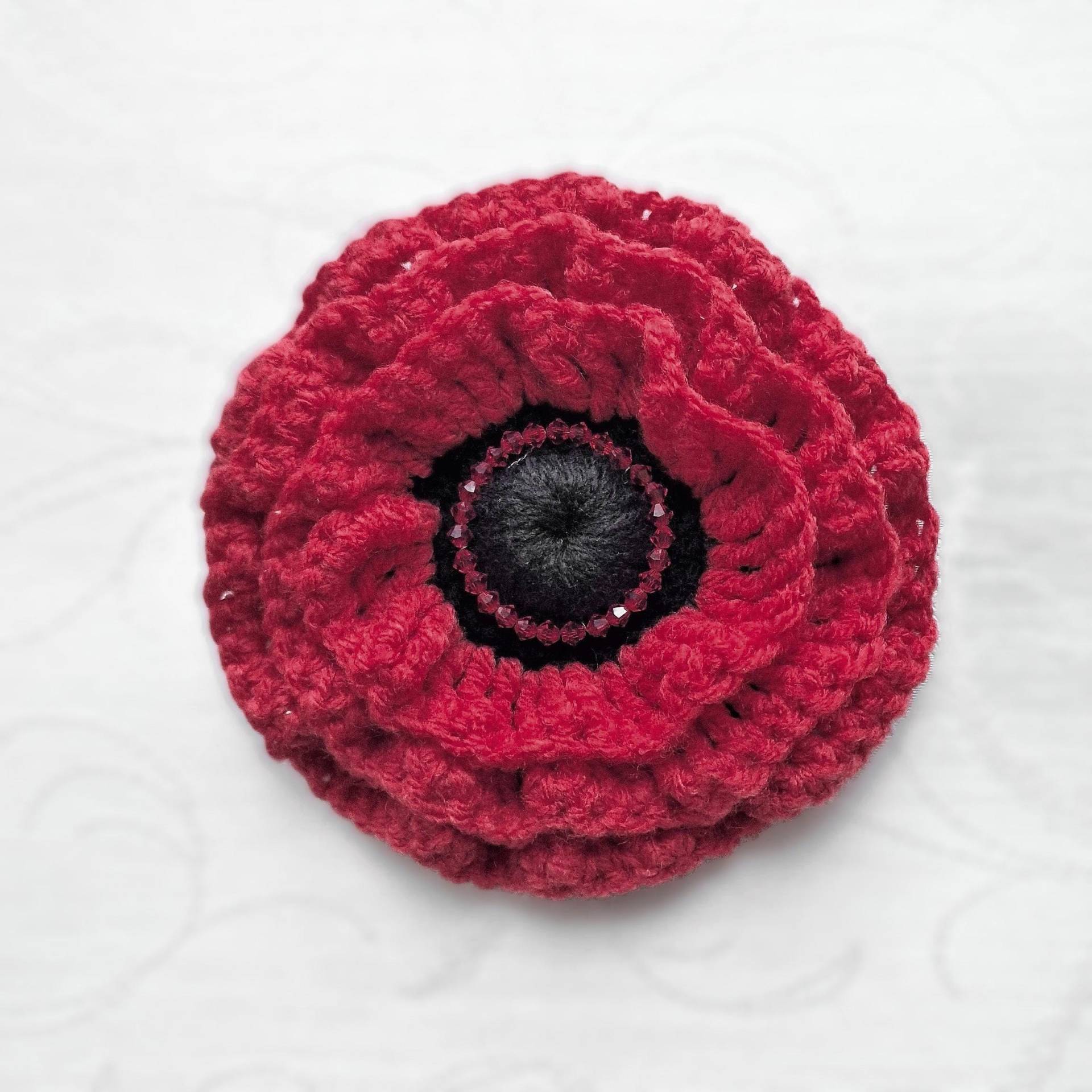 Große Gehäkelte Blumen Brosche Ansteckblume Rot-Schwarz Mit Swarovski Kristallen von VerantinasBoutique