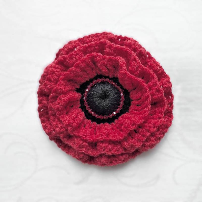 Große Gehäkelte Blumen Brosche Ansteckblume Rot-Schwarz Mit Swarovski Kristallen von VerantinasBoutique