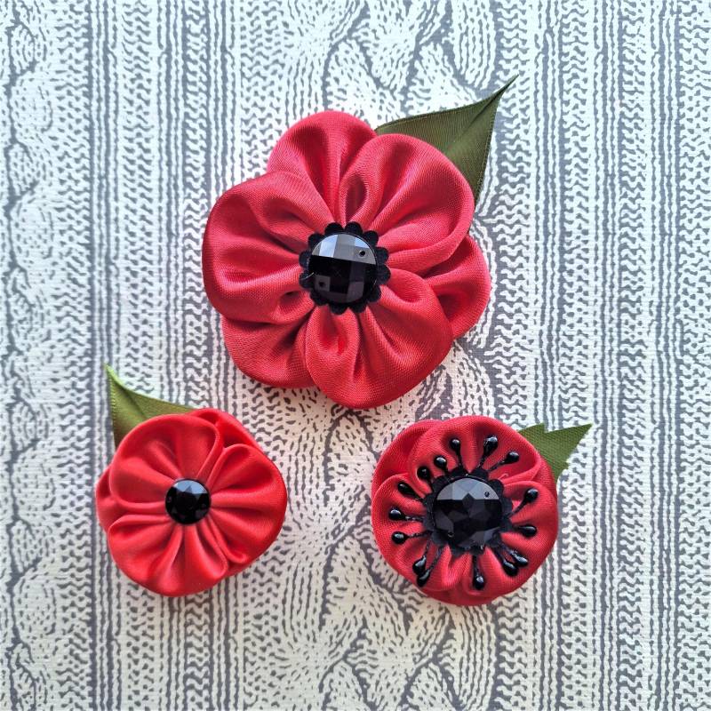 Satin Mohnblume Anstecknadel Blumen Gedenktag Anstecknadel; Rot Grün von VerantinasBoutique