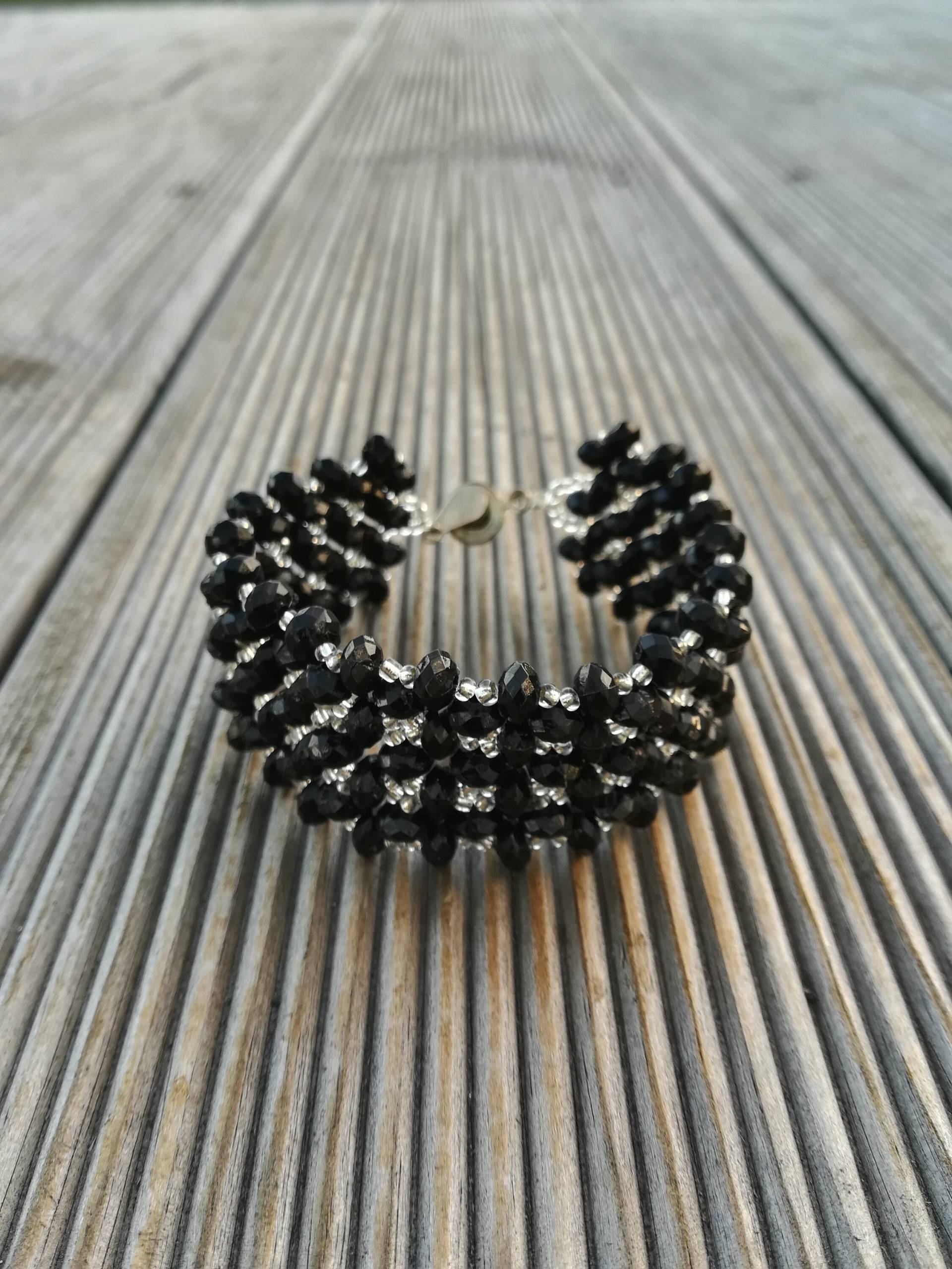 Schwarzes Armband, Grünes Handgemachter Schmuck, Perlenarmband, Boho-Stil, Perfektes Geschenk Für Frauen, Gothic Style von VerapazAccessories