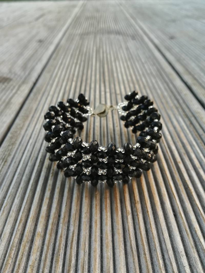 Schwarzes Armband, Grünes Handgemachter Schmuck, Perlenarmband, Boho-Stil, Perfektes Geschenk Für Frauen, Gothic Style von VerapazAccessories