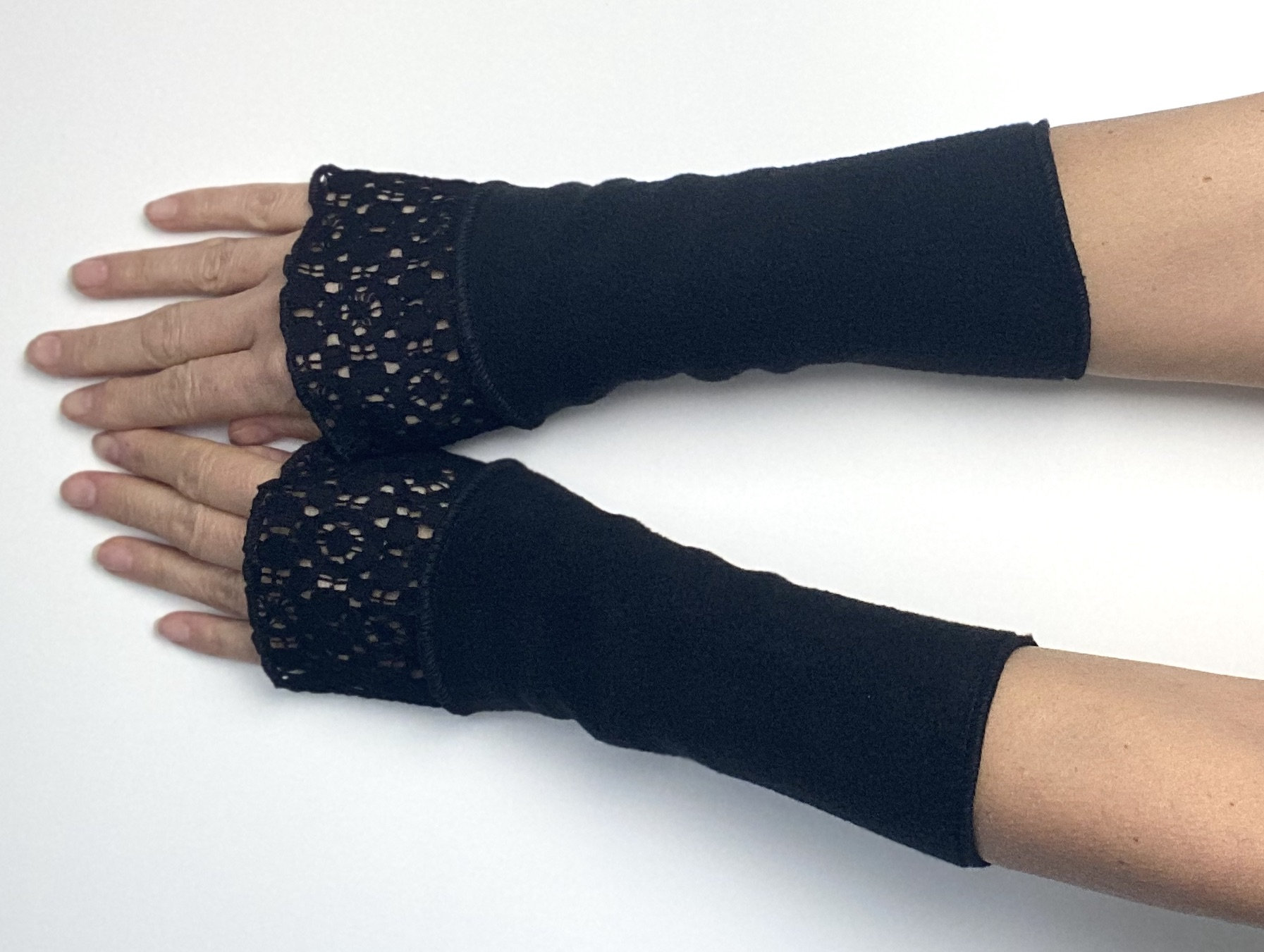 Letztes Paar Gr. S Schwarz Armstulpen Stulpen Pulswärmer Handstulpen Armwärmer Handschmuck Fleece Warm Romantisch Geblümt von Verbunterei