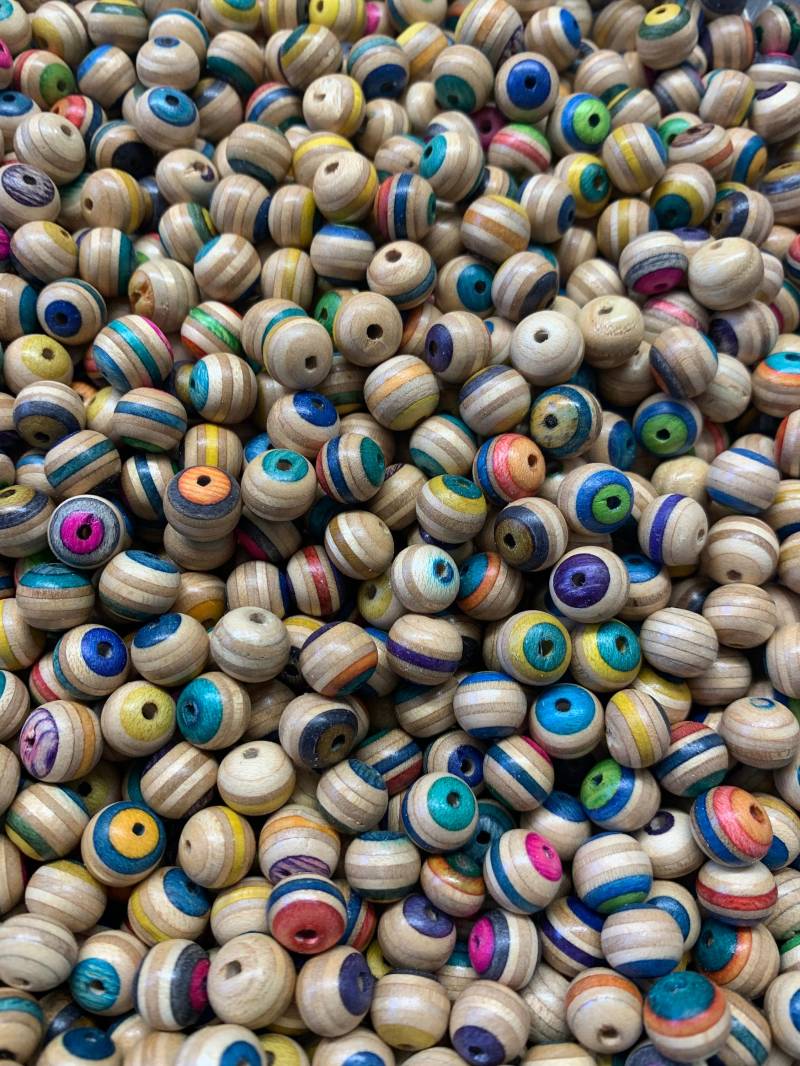 100 Handgefertigte Skateboard Perlen. Perlen 10 Mm Aus Gebrauchten Skateboards von VerdeMountainLLC