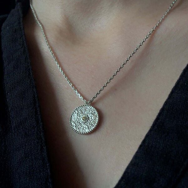 Verdelia Halskette mit fairem Saphir – Fairmined Schmuck Verdelia Halskette mit fairem Saphir – Fairmined Schmuck von Verdelia