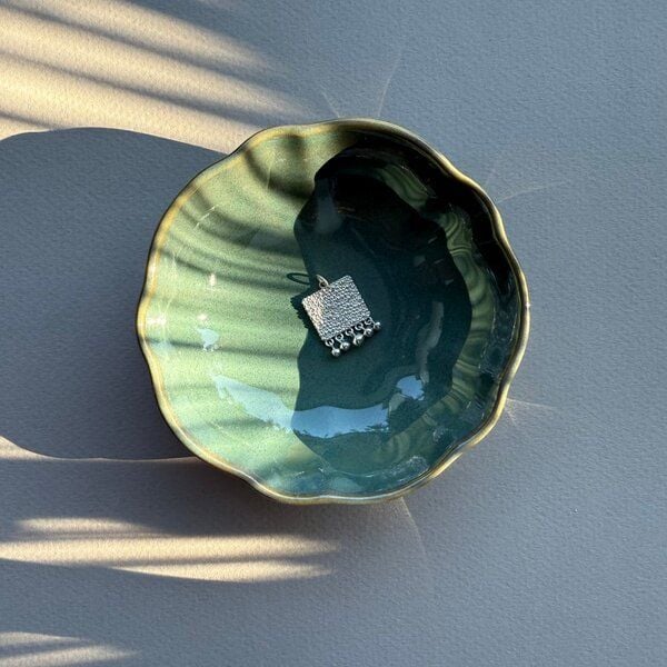 Verdelia Lange Silber Kette mit Anhänger – Fairmined Schmuck Verdelia Lange Silber Kette mit Anhänger – Fairmined Schmuck von Verdelia