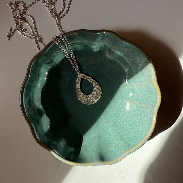 Verdelia Lange Silber Kette Tropfen – Fairmined Schmuck Verdelia Lange Silber Kette Tropfen – Fairmined Schmuck von Verdelia